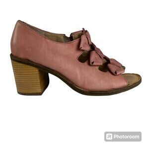 Latigo Anthropologie Shoes Size 11M  Pink Bows Peep Toe 3" Block Heel Leather